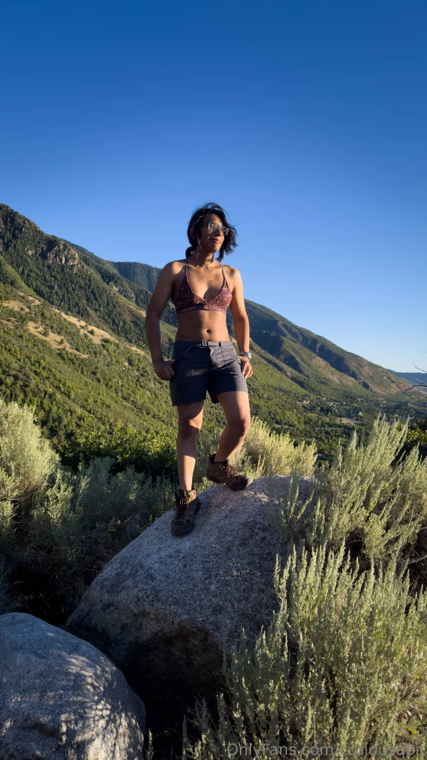 A few photos from my quick hike during my summer road trip part 3 