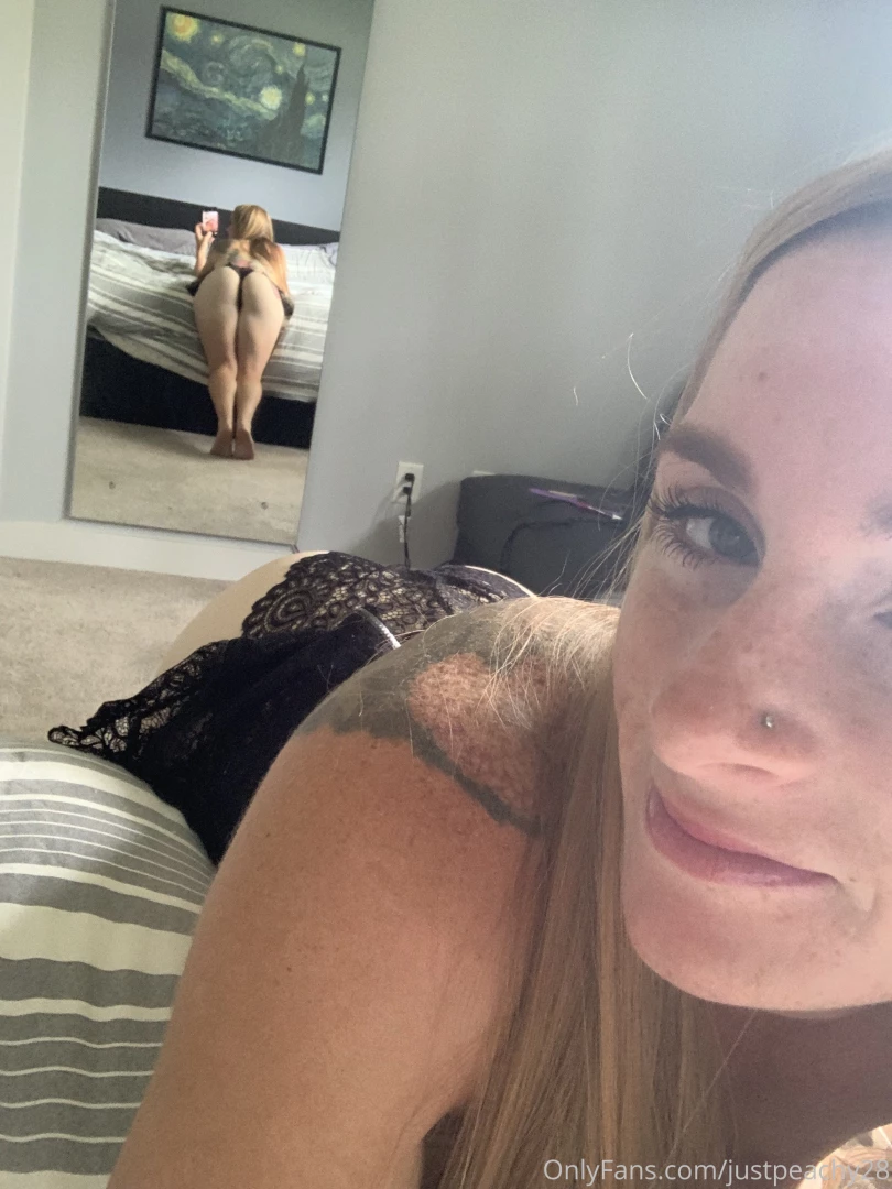 Who wants to bend me over the edge of my bed 