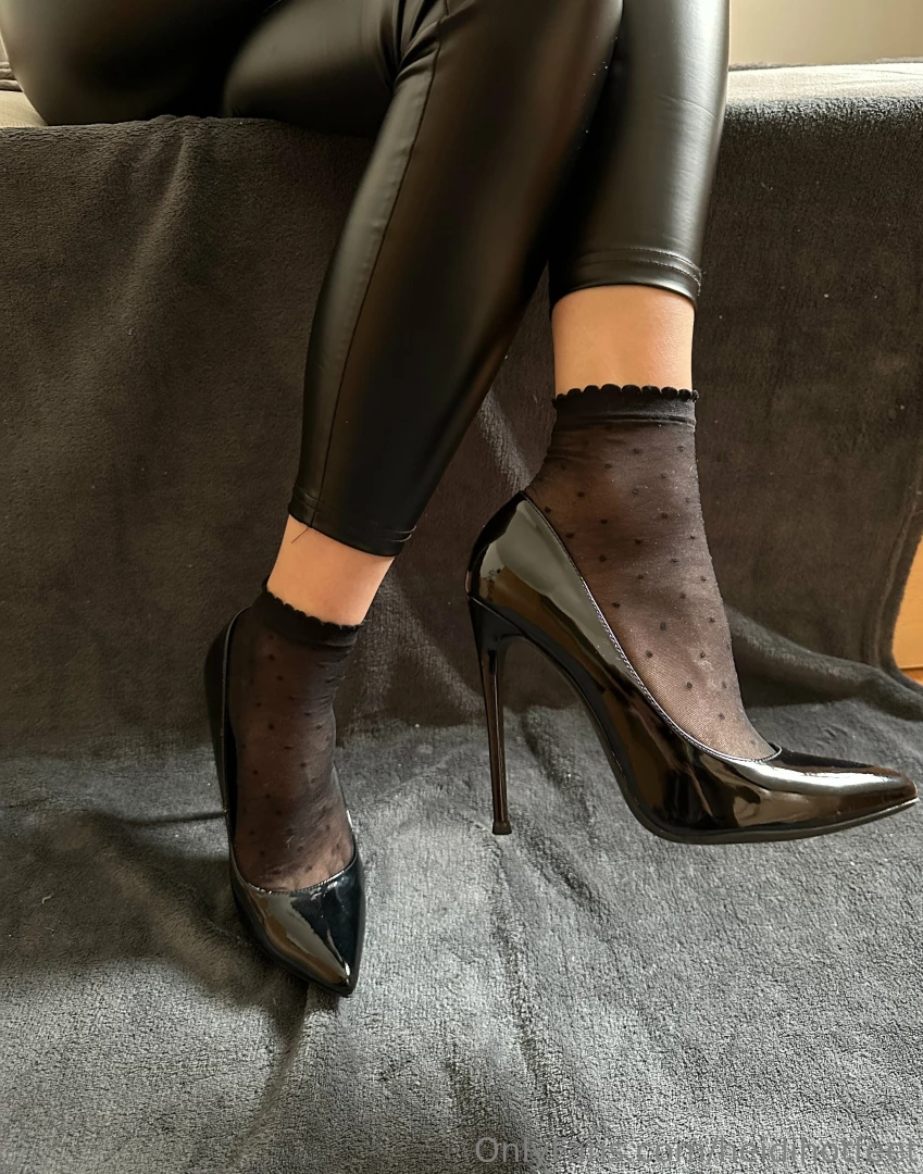 Ciao ant you under my heels 