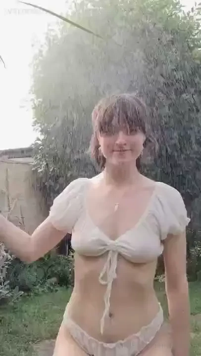 Haha okay so i was playing around with my watering hose to try to get 