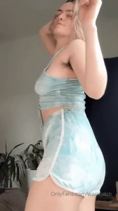 Swipe for a slooooww sweaty tease to some dub