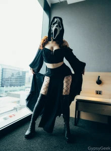 Ring ring do you like scary movies