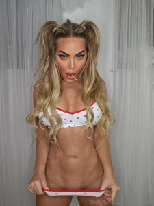 Happy hump day pick one white or red let me know below and in my dm s part 1