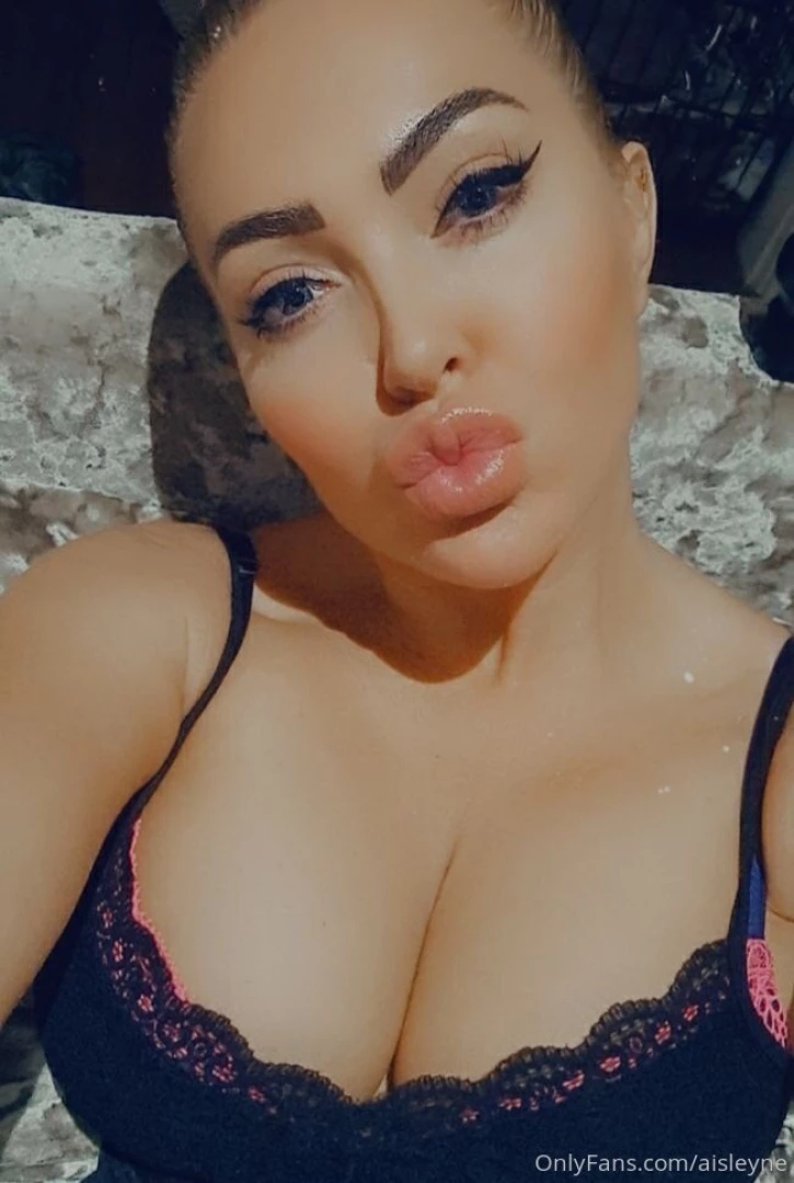 Evening kiss for my loves big juicy lips 