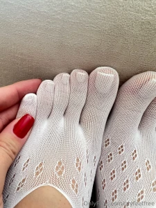 Tire minhas meias sexys e chupa todos meus dedos um por um take off my part 2