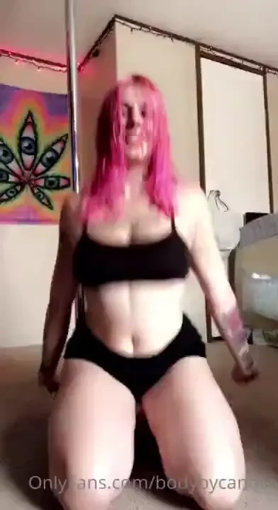 Who loves this white girl booty 