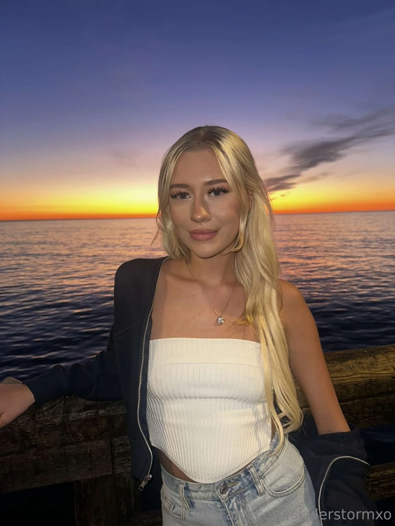 The sun sets but i keep glowing 