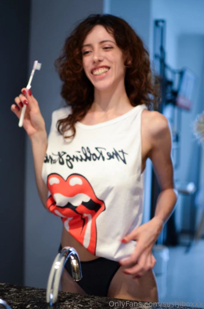 Be a good boy and brush your teeth after suck my pussy 