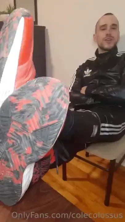 Trainer - footsniffer 10 min verbal grab something at home to sniff 