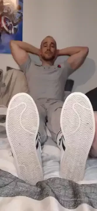 My bro stopped by and worshipped my big hot feet for 10 minutes watch 