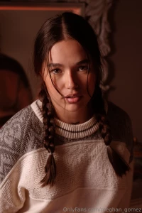 I can your favorite girl on this page