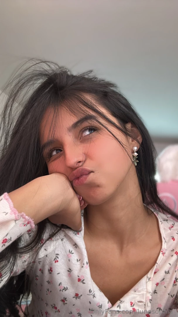 Who is your most beautiful baby i m waiting for you in the chat 