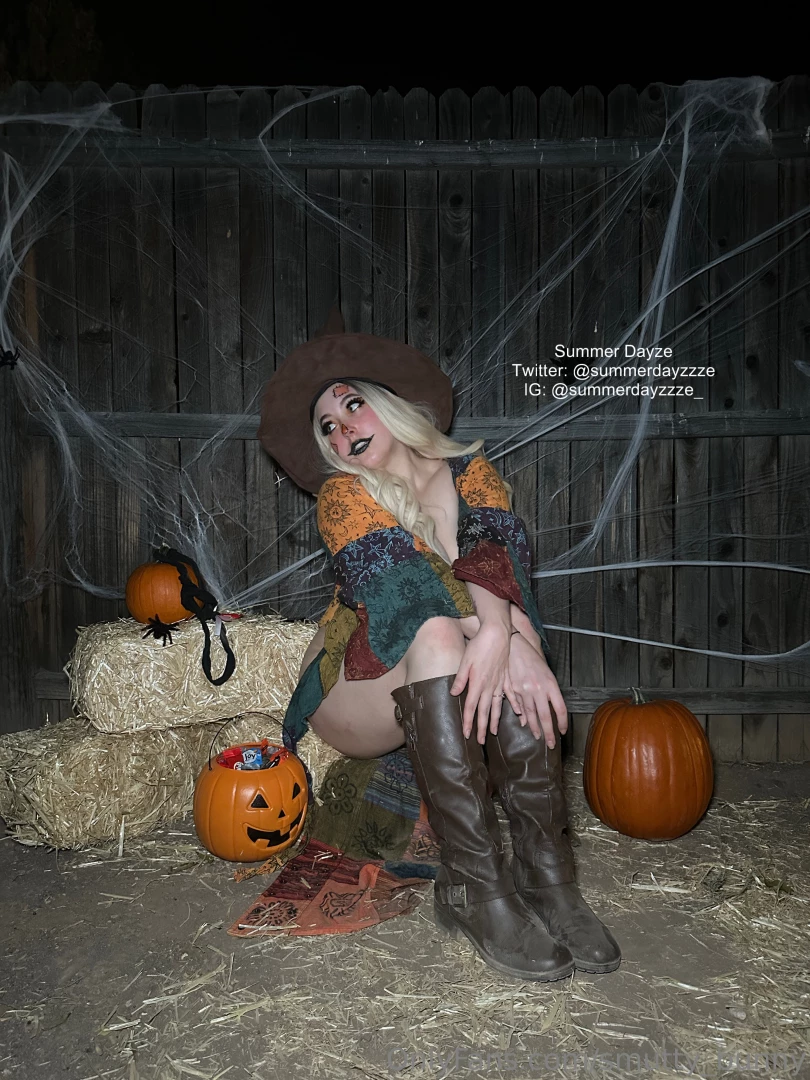Unlock for the full scarecrow set see me undress to show you my sexy part 1 