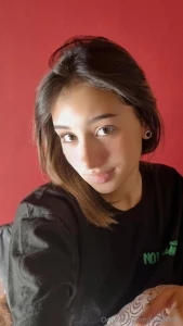 I know something that ll make you smile let s chat in the dms