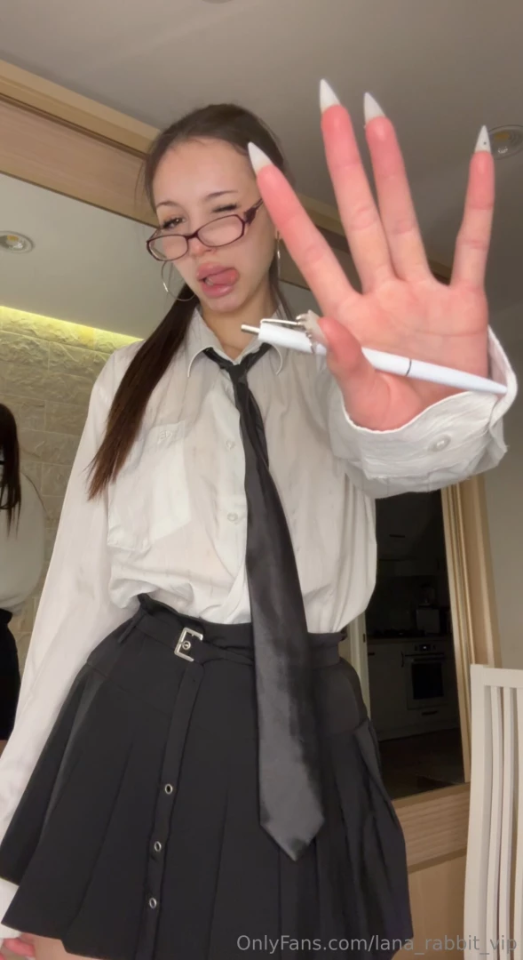 You re wearing a pen so you can write a task on my body 