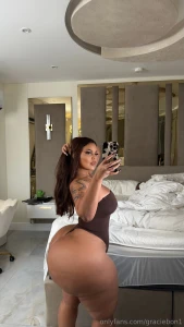 Would you pull my hair or kiss me slow graciebon1