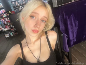 Sweet blondie