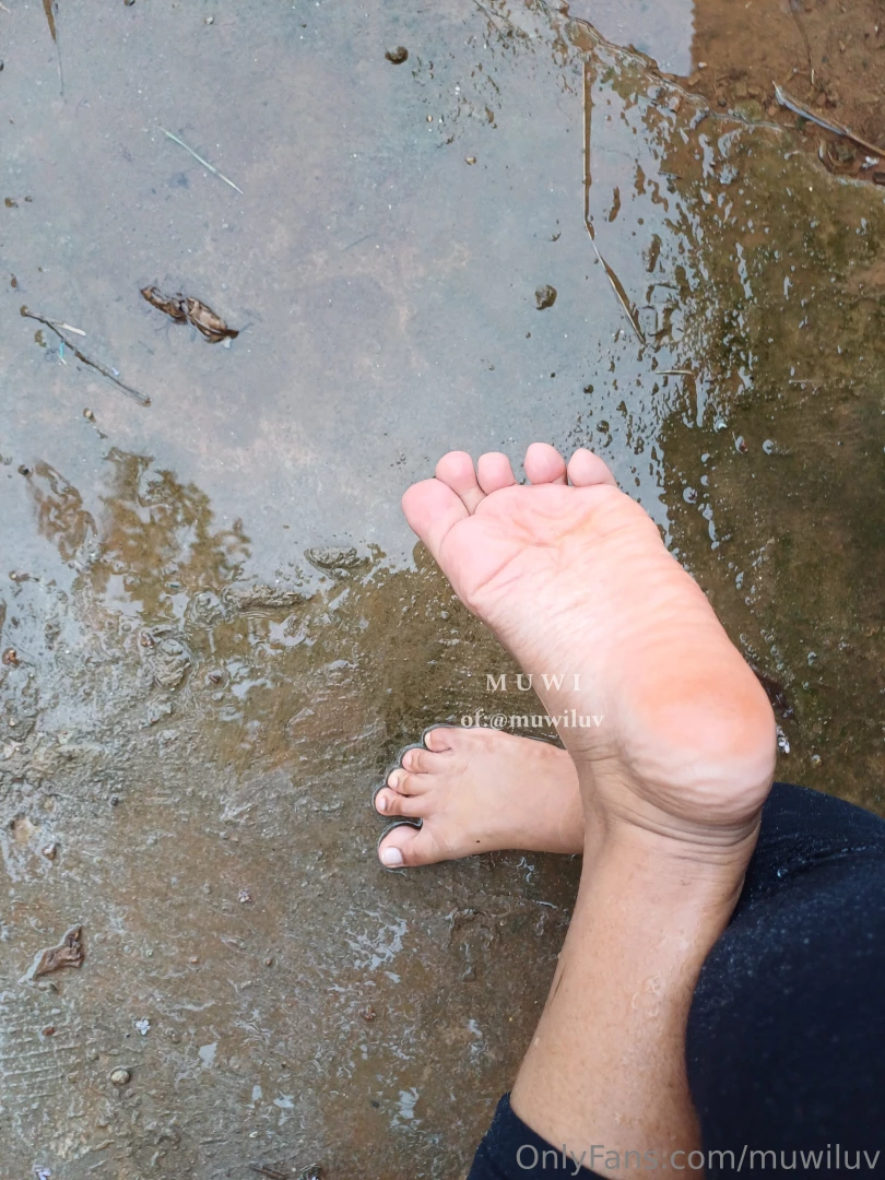 Me ensuci los pies yendo a hacer el mandado lo nico bueno es que les part 2 