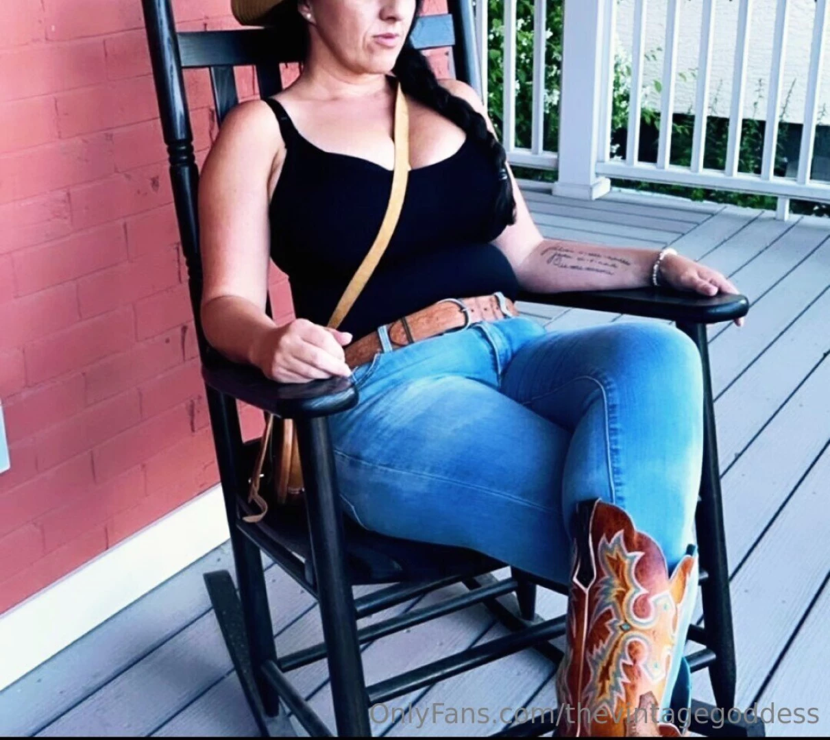 Waiting for a cowboy to come take me away 