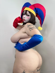 Is it just me or the clownish makeup really suits me part 2