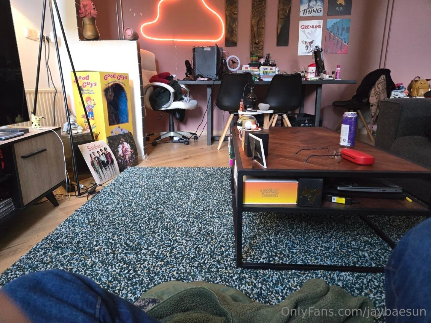 It s very lonely here on the couch gt lt i want to know how you are 