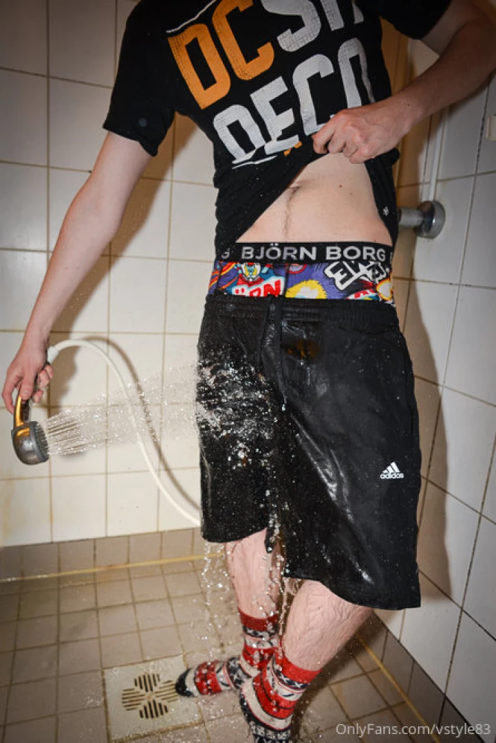 vstyle83 - Wet monday just a regular shower in my adidas shorts bj rn borg 