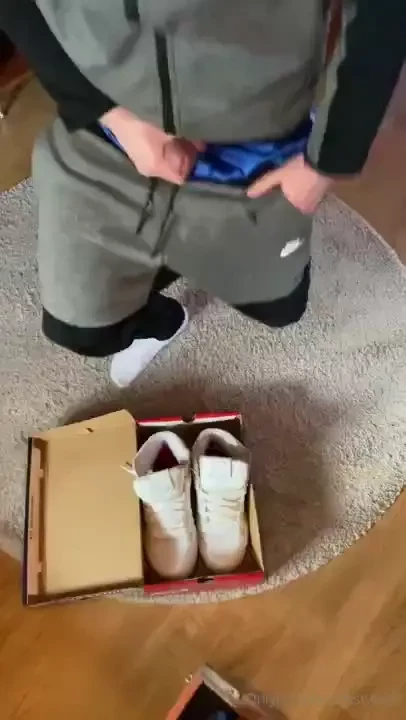Before sending these white dc shoes to their new owner i had to add 