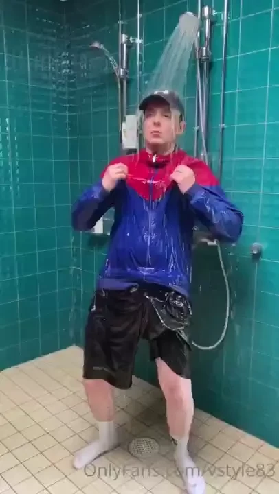 Shower time in my ccm sport shorts and nike fcb jacket nice load of 