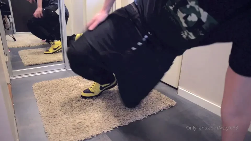 Sagging my hum r jeans with diesel boxers and wearing my custom nike 