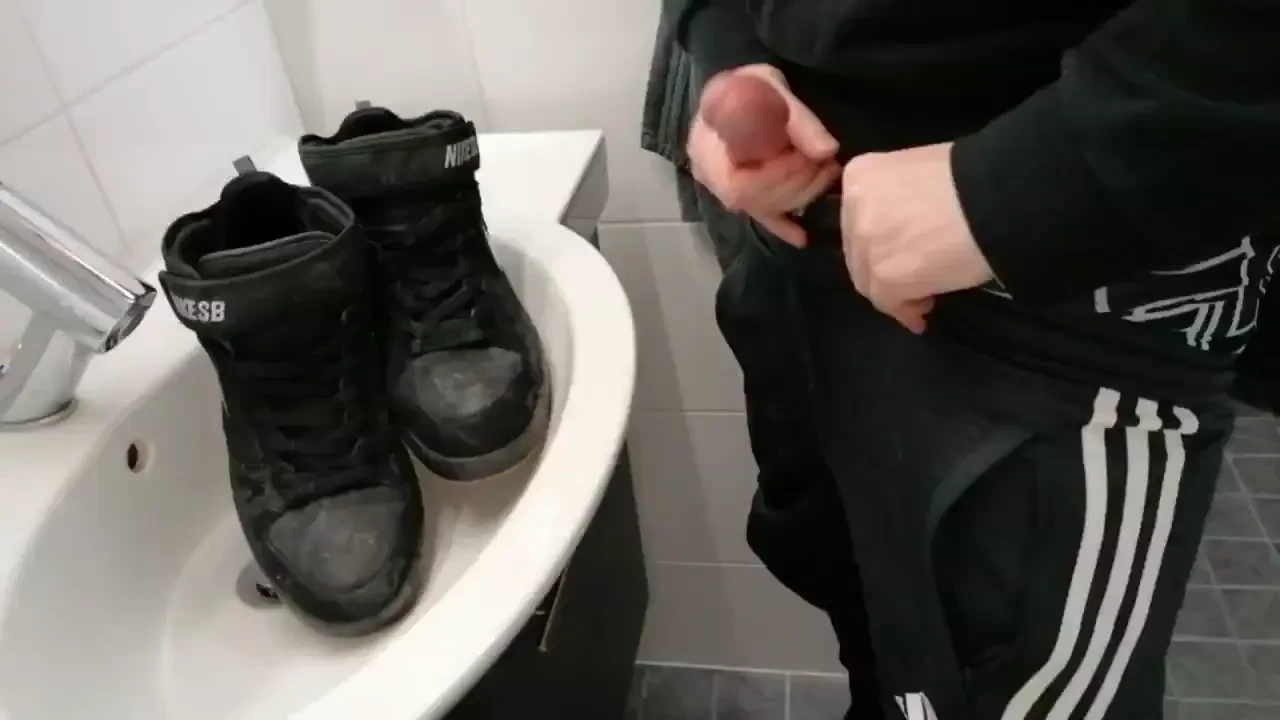 A quickie on my nike sneakers 