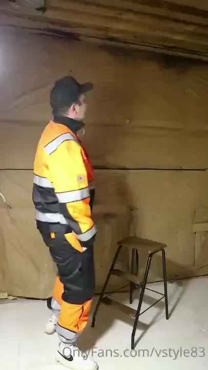 Can t concentrate on renovation work because these pants are too horny 