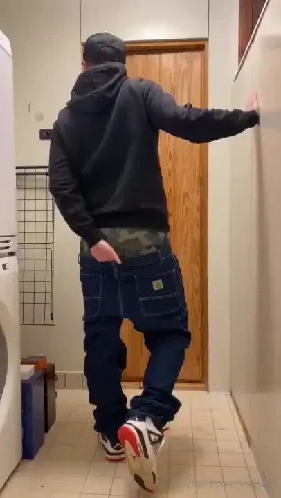 What a load on my baggy carhartt jeans now who s gonna lick them clean 