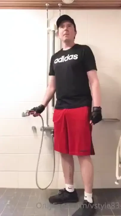 Wet monday it was a quiet evening at the gym nobody was there so i 