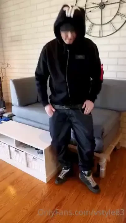Wearing my new alpha industries hoodie with my hot baggy jeans and dc 
