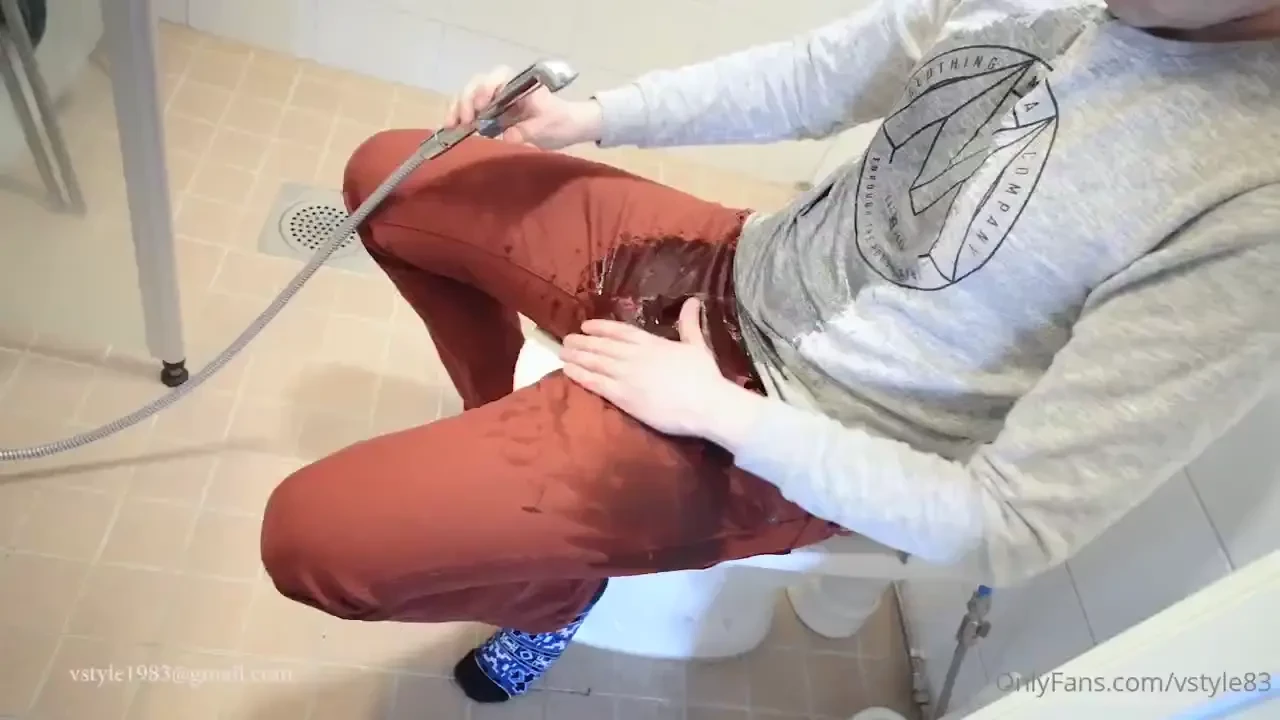 Wet monday just a sudden brief wet session in the wc wearing my jeans 