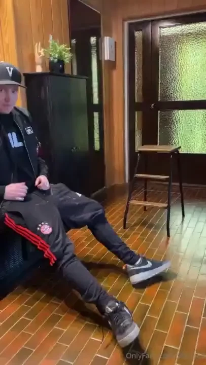 I found my old cum rag adidas trackies so decided to shoot a fresh 