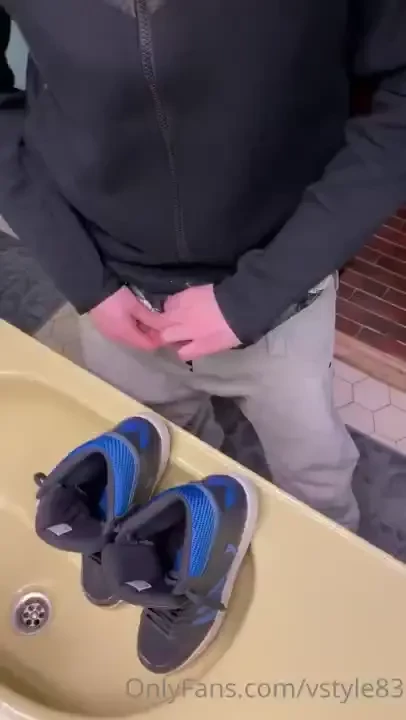 Sagging my hum r sweatpants and shooting a nice load on my adidas 