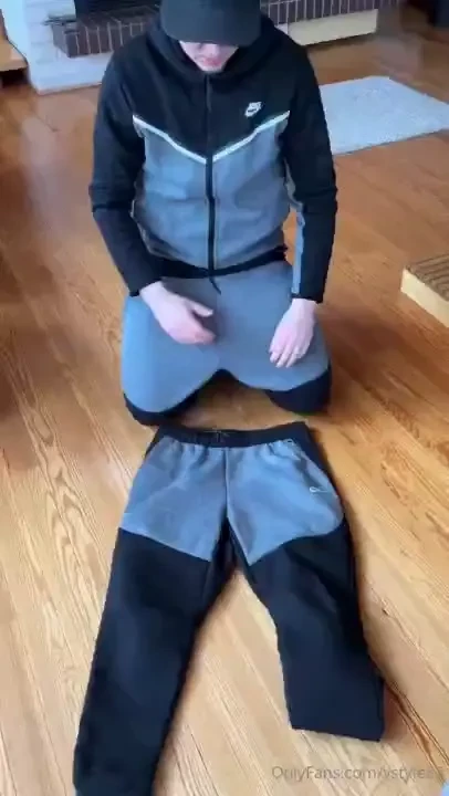 I just love my nike tech gear 