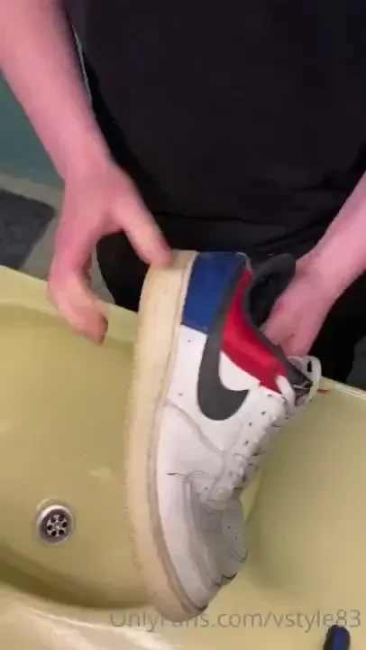 Bought another pair of used nike af1 sneakers from a skater dude and 
