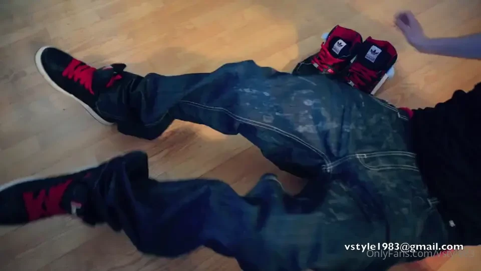 Sagging my stained southpole baggy jeans and playing with some 