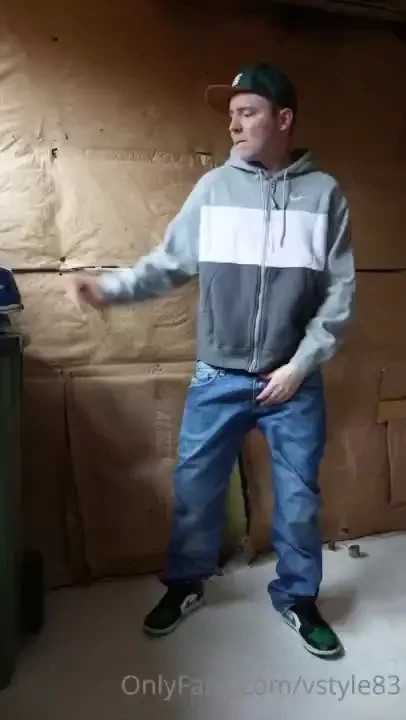 Sagging my diesel baggy jeans and shooting a great load on my dc 