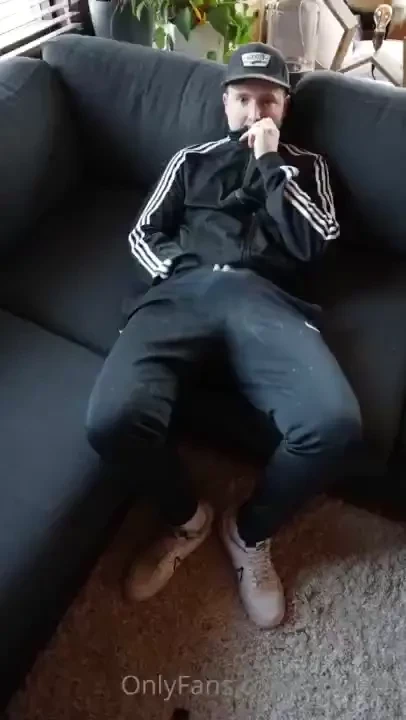 These nike trackies 