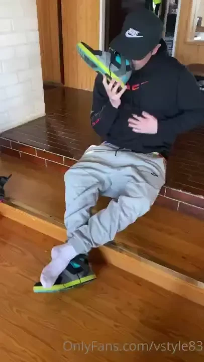 Those osiris sneakers needed some fresh cum on them 