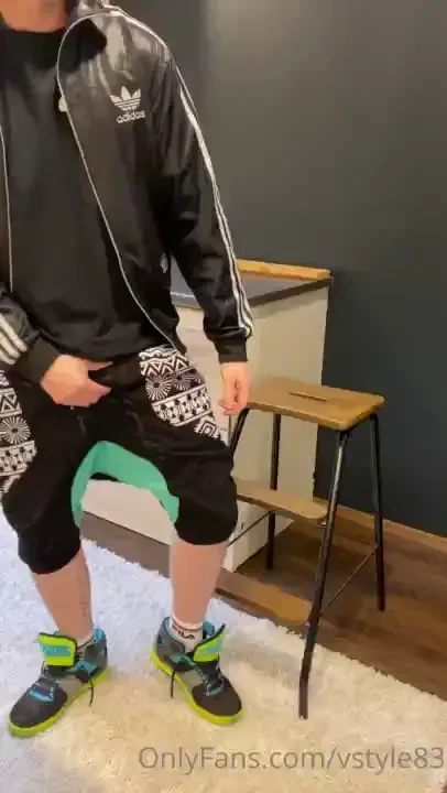 Loving those drop-crotch shorts and the osiris sneakers 