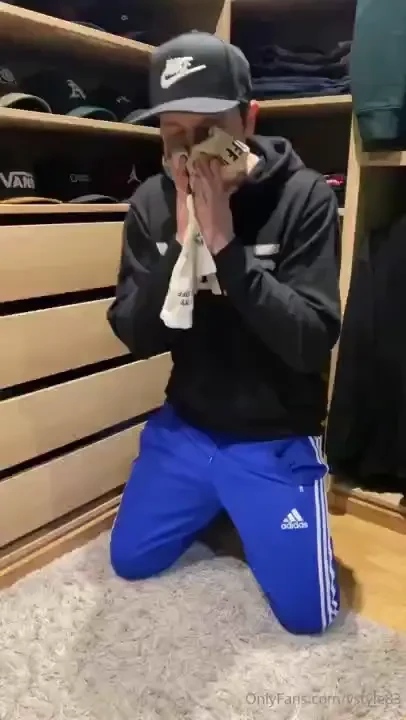 Haven t cummed on these blue adidas trackies for a while so had to do 