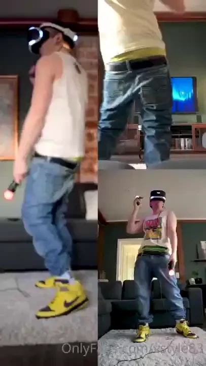 Playing some ps vr while sagging my baggy diesel jeans with ethika 