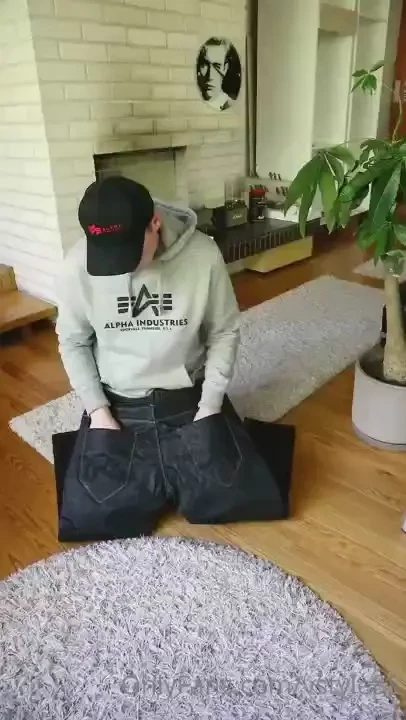 Shooting a huge load on those baggy jeans of mine 