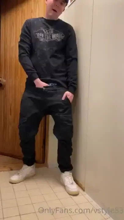 Added some fresh cum on these black cargo pants i was wearing 