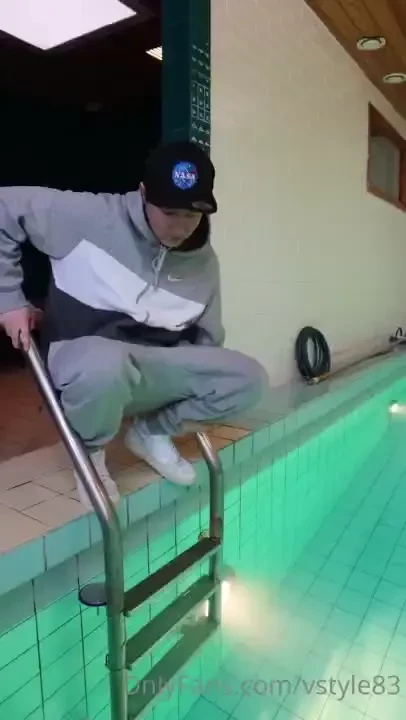 Wetnesday i m wearing my new nike tech fleece sweatpants with cks 