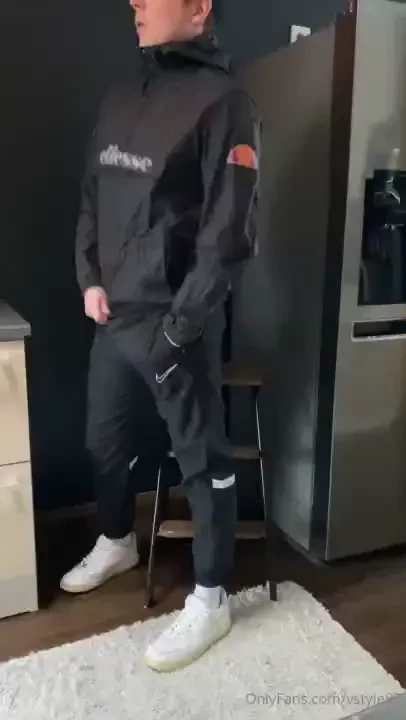 Cum looks so hot on these nike windbreaker pants 